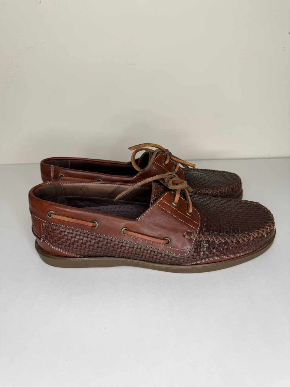 Tommy Bahama Brown Woven Leather Boat Shoes men size 11D casual lace up